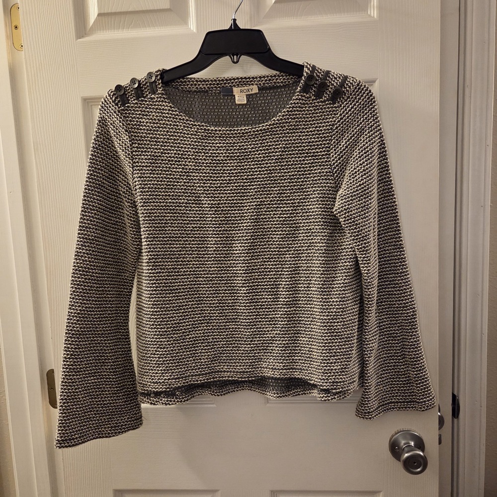 Roxy sz M gray/wht textured long flare slv top button detail casual everyday